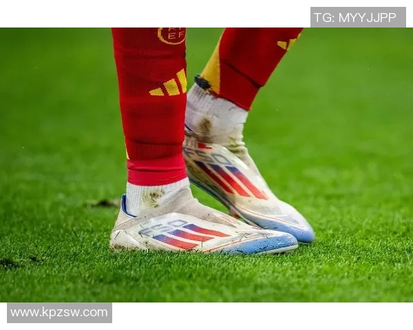 脚下生风 助力冠军 足球鞋与球星的完美结合